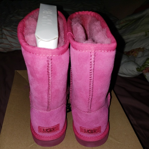 Pink uggs - Picture 3 of 4